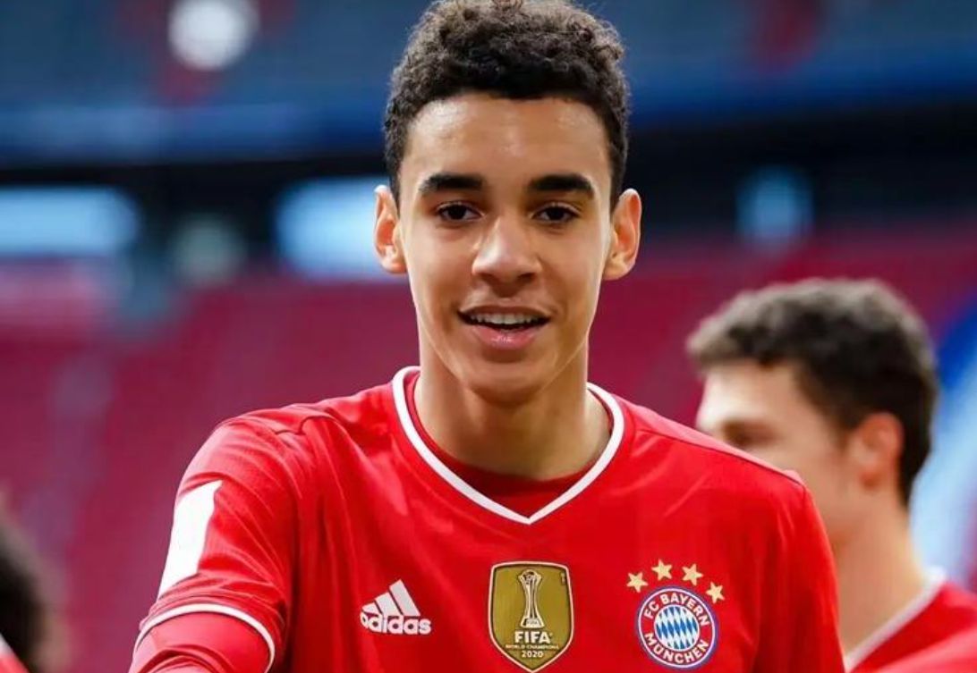 Phóng viên: Davis và Hiroyuki Ito sẽ trở lại sân đấu vào tháng 12 nhưng Musiala sẽ cần từ 4 đến 8 tuần