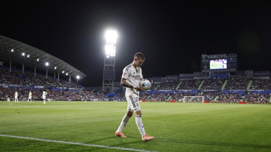 Truyền thông phương Tây: Mastantono từ chối phẫu thuật và chọn phương pháp điều trị bảo tồn, và chưa thể xác định ngày anh trở lại sức khỏe.