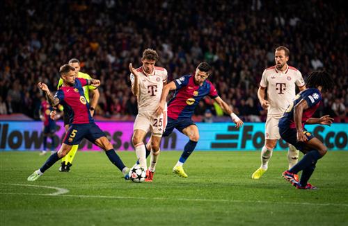 Barcelona đấu với Bayern Munich