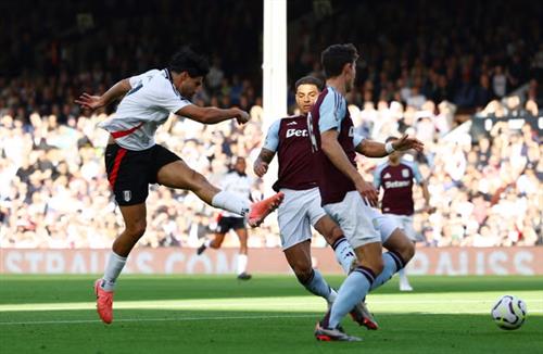 Fulham đấu với Aston Villa