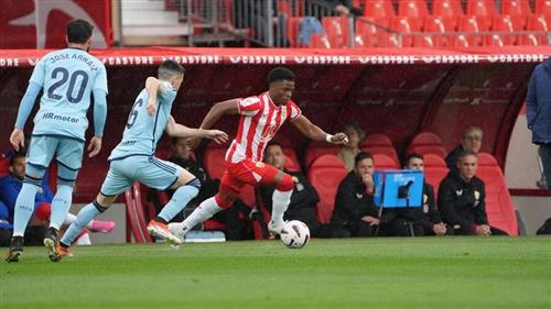 Almeria vs mạnh mẽ