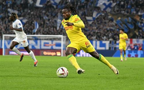 Marseille đấu với Nantes