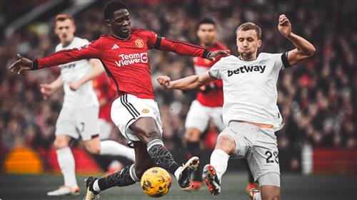 Manchester United đấu với West Ham United