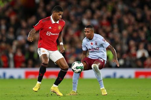 Manchester United đấu với Aston Villa
