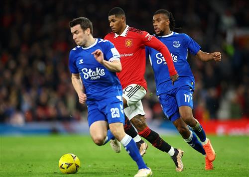 Manchester United đấu với Everton