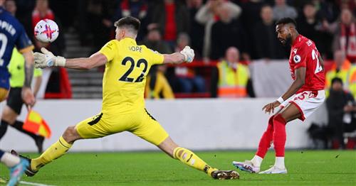 Nottingham đấu với Newcastle