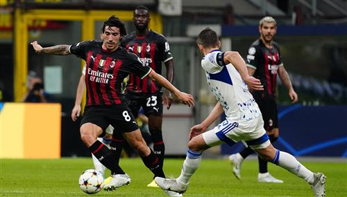 Dinamo Zagreb đấu với AC Milan