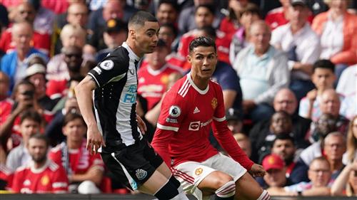 Manchester United đấu với Newcastle
