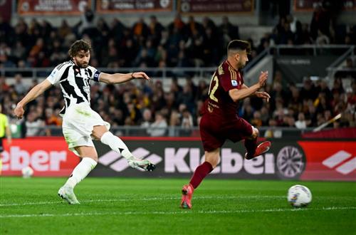 Roma đấu với Juventus