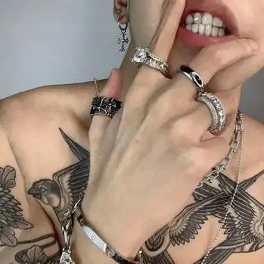 6686体育金牌作者Douglas