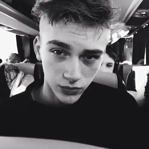 6686体育铜牌作者Gary