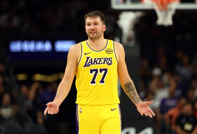 Thật đáng sợ sau khi giảm cân! Doncic ghi được 92 điểm, 23 rebound và 17 kiến tạo trong hai trận đầu tiên.