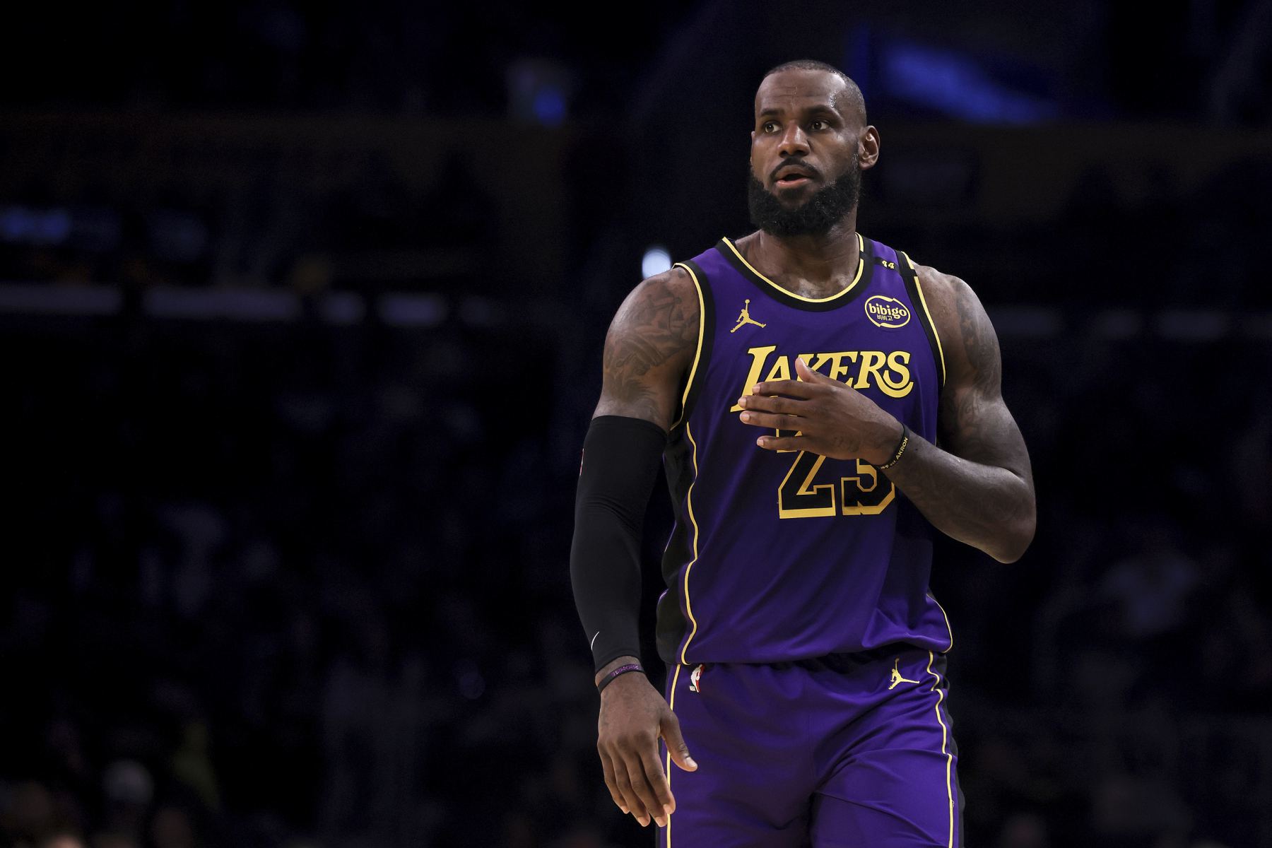 Tạp chí Mỹ: James đã vắng mặt ở Lakers 5 trận liên tiếp. Nếu bạn muốn trao giải cho anh ấy, anh ấy có thể vắng mặt nhiều nhất là 3 trận.