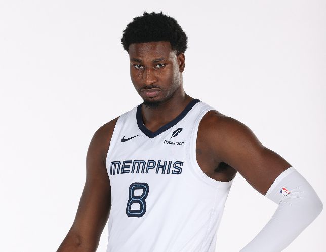 Grizzlies thực hiện 4 trong số 23 quả ba điểm trong hiệp đấu, chỉ ghi được 46 điểm và Quân xanh được 21 điểm.