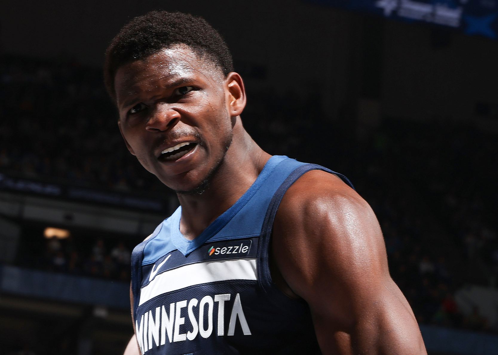 Edwards thực hiện 0 trong 8 quả ba điểm, còn Timberwolves chỉ thực hiện 3 trong 22 cú sút bên ngoài trong đội hình xuất phát.