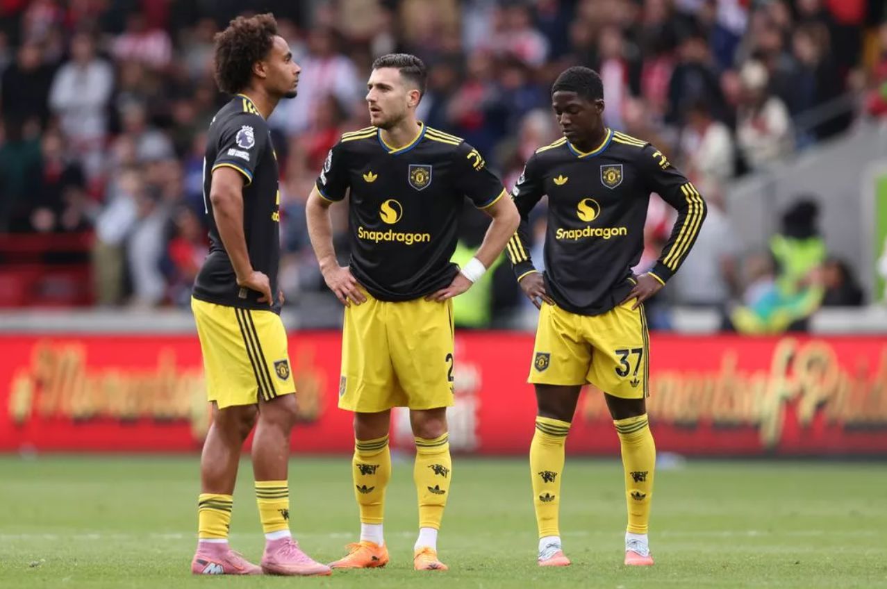 Mirror: HLV Almeida của Sevilla muốn ký Zirkzee, cho rằng anh phù hợp hơn với La Liga