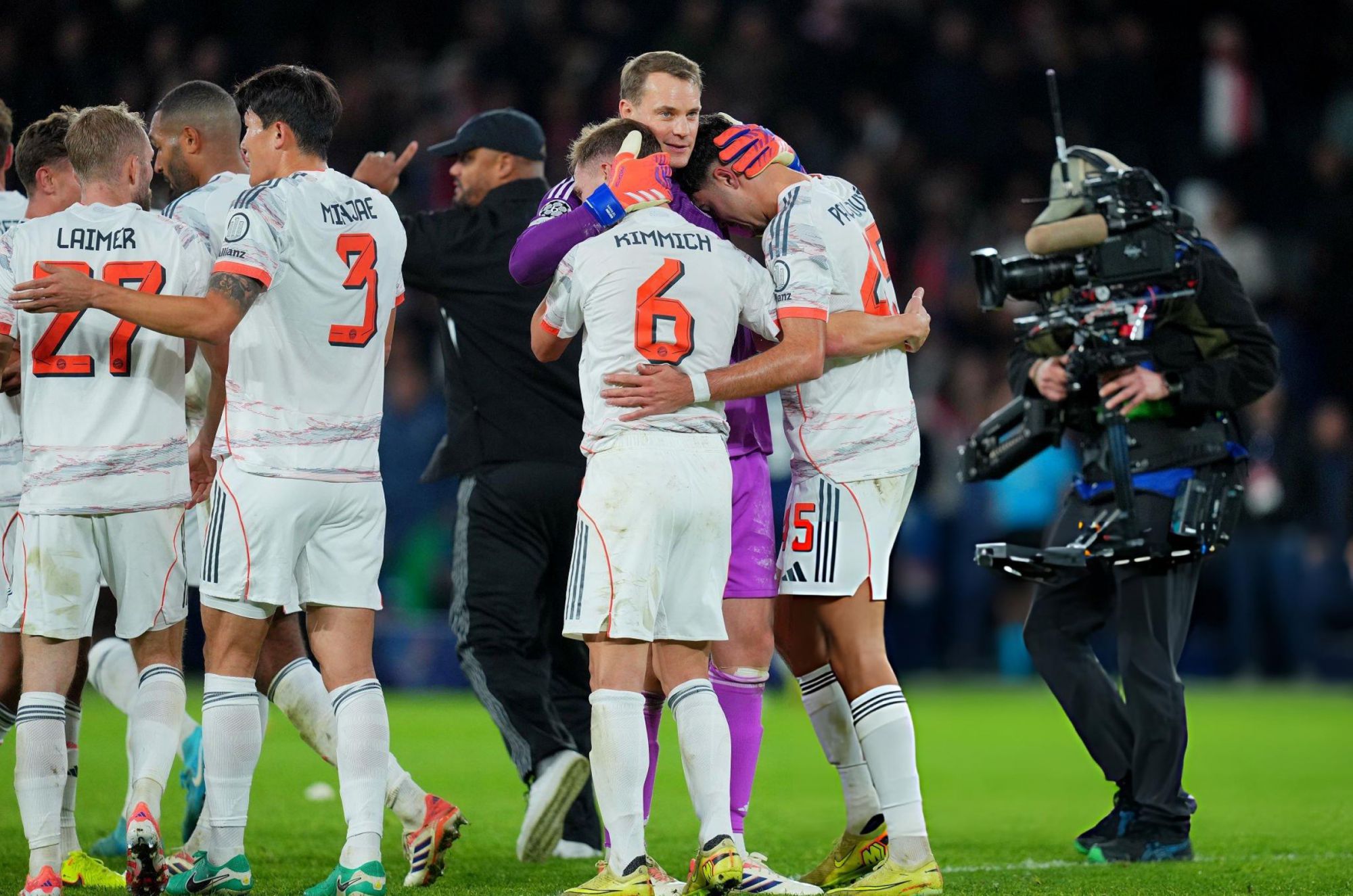 CEO Bayern: Đối đầu PSG giống như chung kết Champions League Trận đấu này chứng tỏ chúng tôi có thể tấn công tốt và phòng thủ tốt.