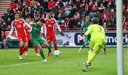 Union Berlin đấu với Monchengladbach