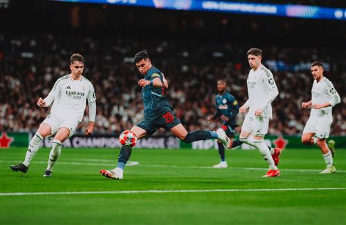 Real Madrid đấu với Red Bull Salzburg