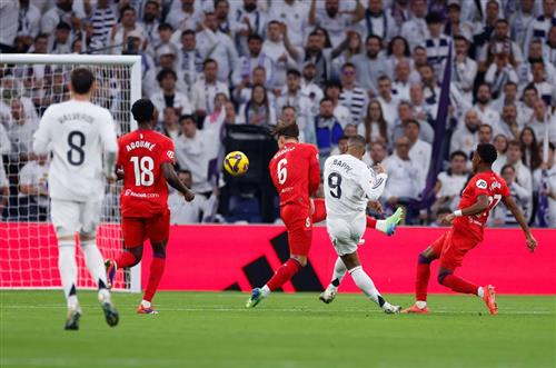 Real Madrid đấu với Sevilla