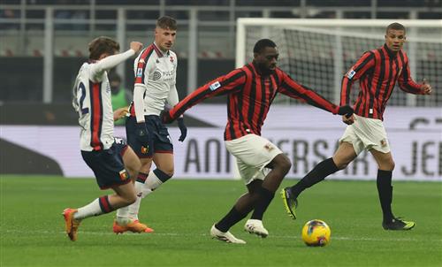 AC Milan đấu với Genoa
