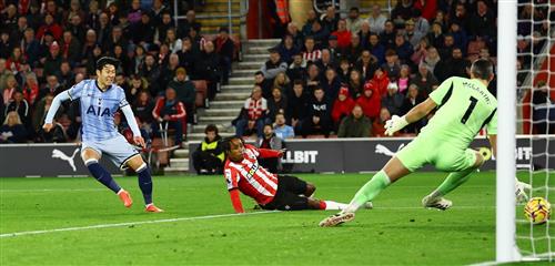 Southampton đấu với Tottenham Hotspur