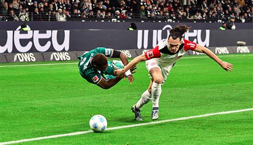 Frankfurt đấu với Augsburg