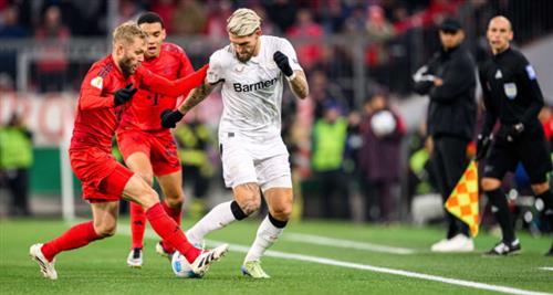 Bayern Munich đấu với Bayer Leverkusen