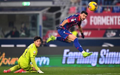 Bologna đấu với Monza