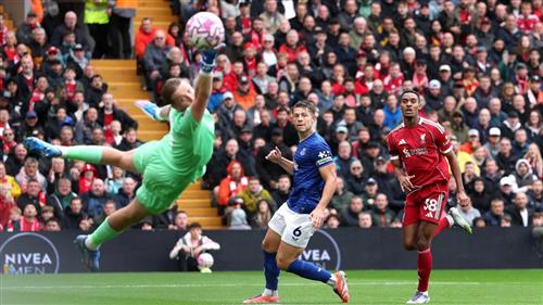 Liverpool đấu với Everton