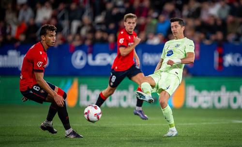 Osasuna đấu với Barcelona