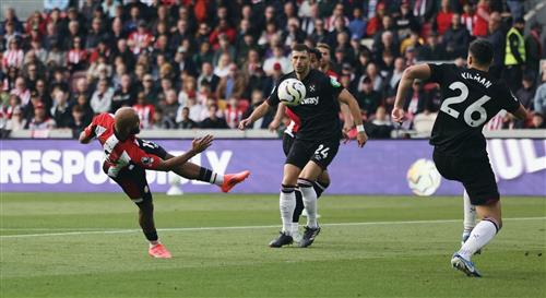 Brentford đấu với West Ham United