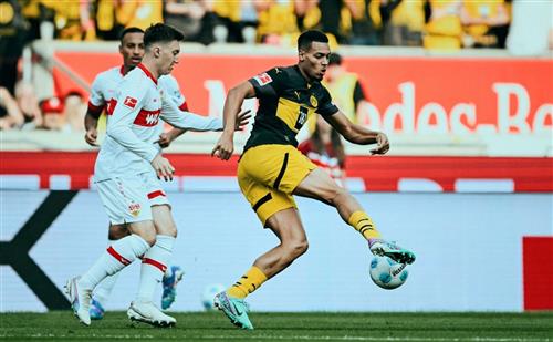 Stuttgart đấu với Borussia Dortmund
