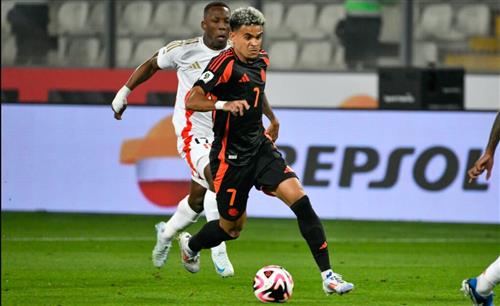 Peru đấu với Colombia