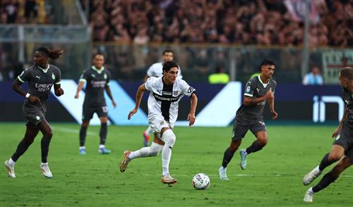 Parma đấu với AC Milan