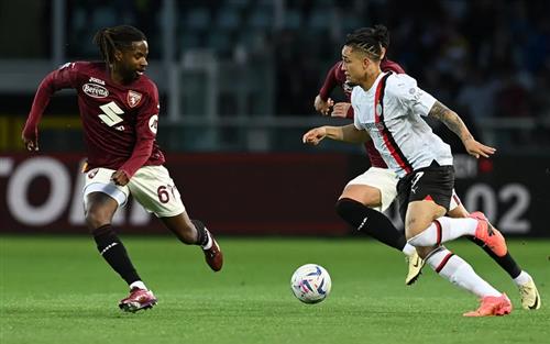 Torino đấu với AC Milan