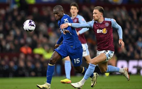 Aston Villa đấu với Chelsea