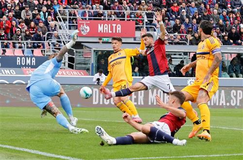 Bologna đấu với Pisa