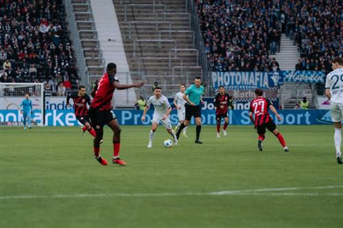 E. Eintracht Frankfurt vs VfL Bochum