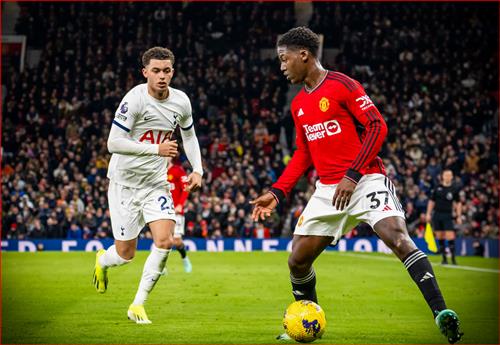 Manchester United đấu với Tottenham Hotspur