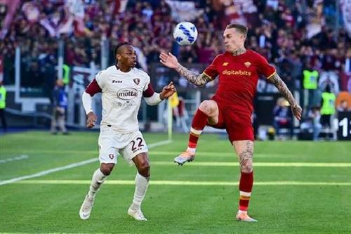 Roma đấu với Salernitana