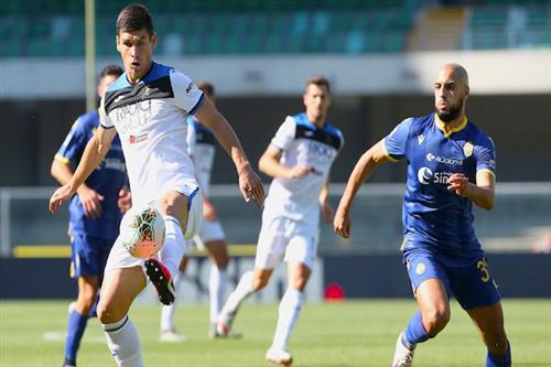 Atalanta đấu với Verona