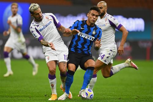 Inter Milan đấu với Fiorentina