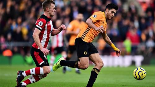 Southampton đấu với Wolves