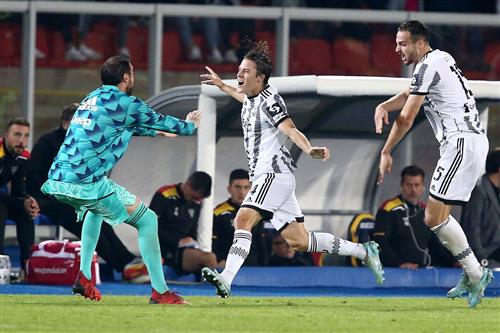 Lecce đấu với Juventus