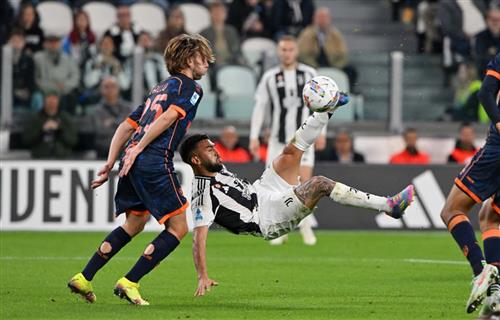 Juventus đấu với Lecce