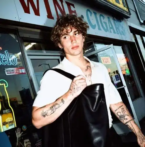 6686体育铁牌作者Jason