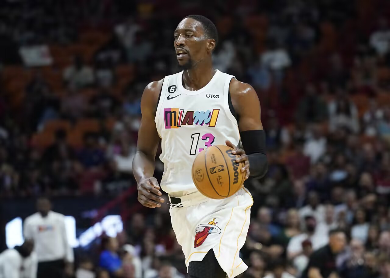 Quan chức Heat: Adebayo sẽ vắng mặt trận gặp Hornets do chấn thương bàn chân trái