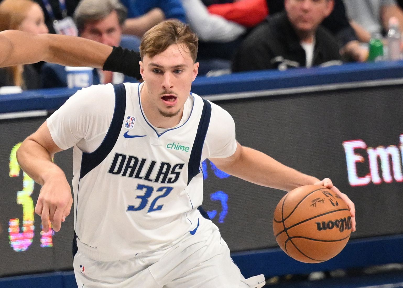 Flagg trở thành cầu thủ trẻ nhất ghi được hơn 100 rebound, hơn 20 kiến tạo và hơn 20 lần sau khi trở thành James.