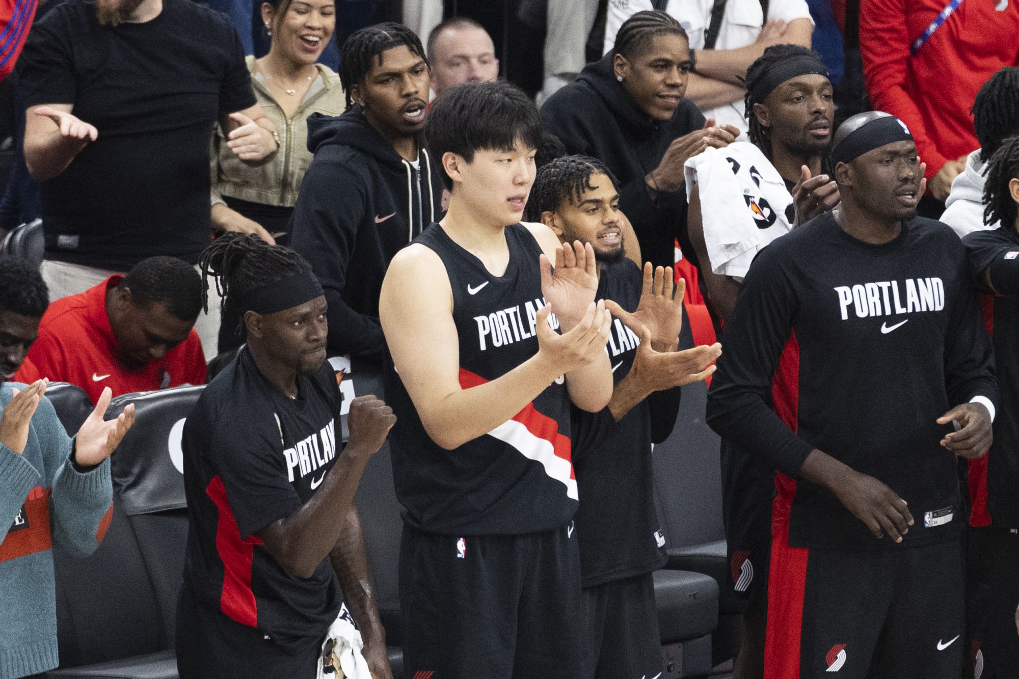 Zhu Fangyu: Thể lực của Yang Hansen vẫn chưa đạt tiêu chuẩn. Nhiệm vụ này là nâng cao thể lực và theo kịp nhịp độ.